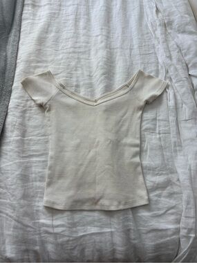 Abercrombie & Fitch Off-Shoulder Ribbed Crop Top in Cream